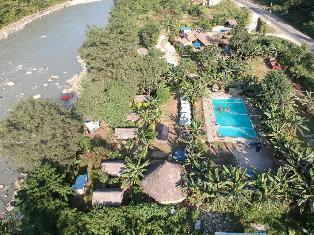 Trishuli Riverside Resort Читван Экстерьер фото