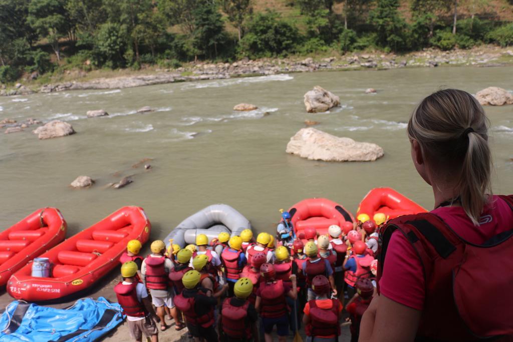 Trishuli Riverside Resort Читван Экстерьер фото